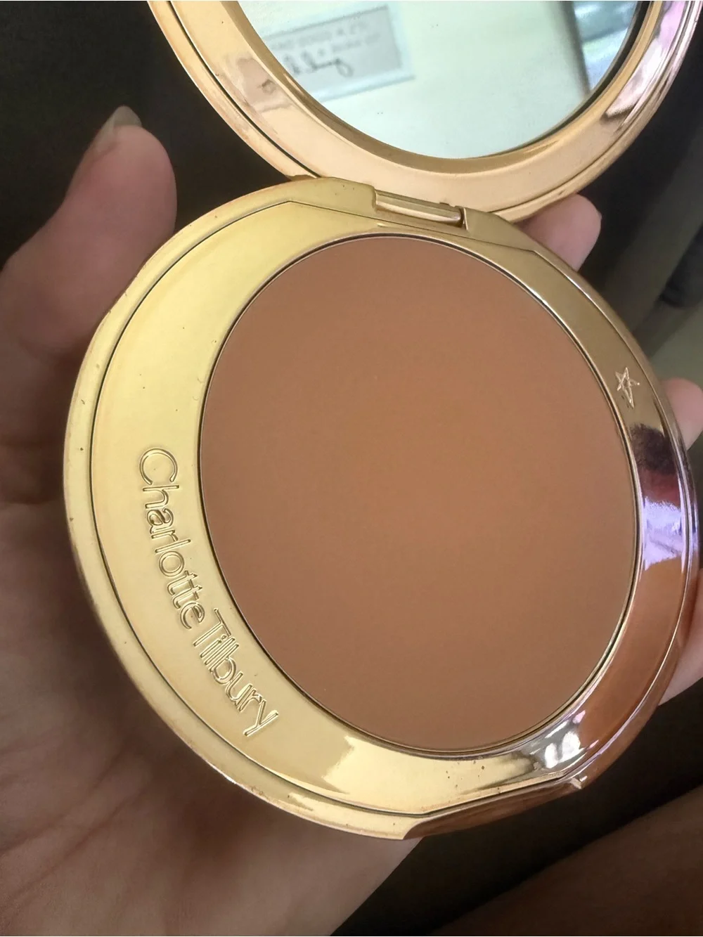 Charlotte Tilbury Airbrush Bronzer Compact in Gold